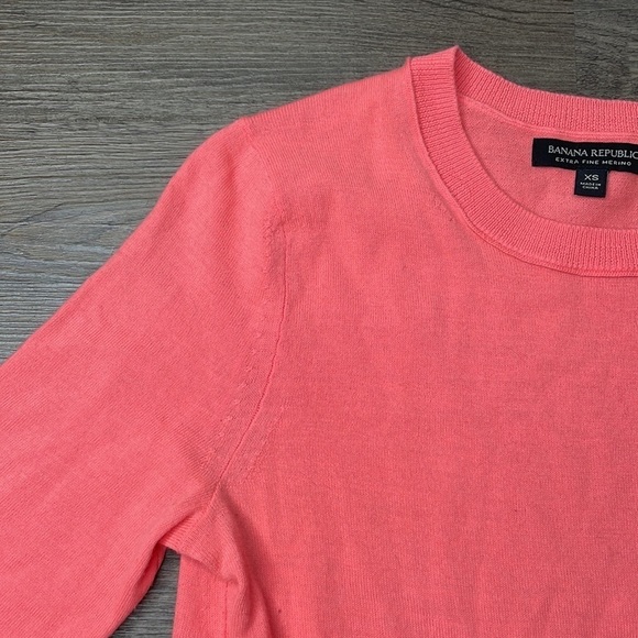 Banana Republic Women’s Extra Fine Merino Bright Neon Coral Crewneck Sweater, XS - Picture 3 of 9